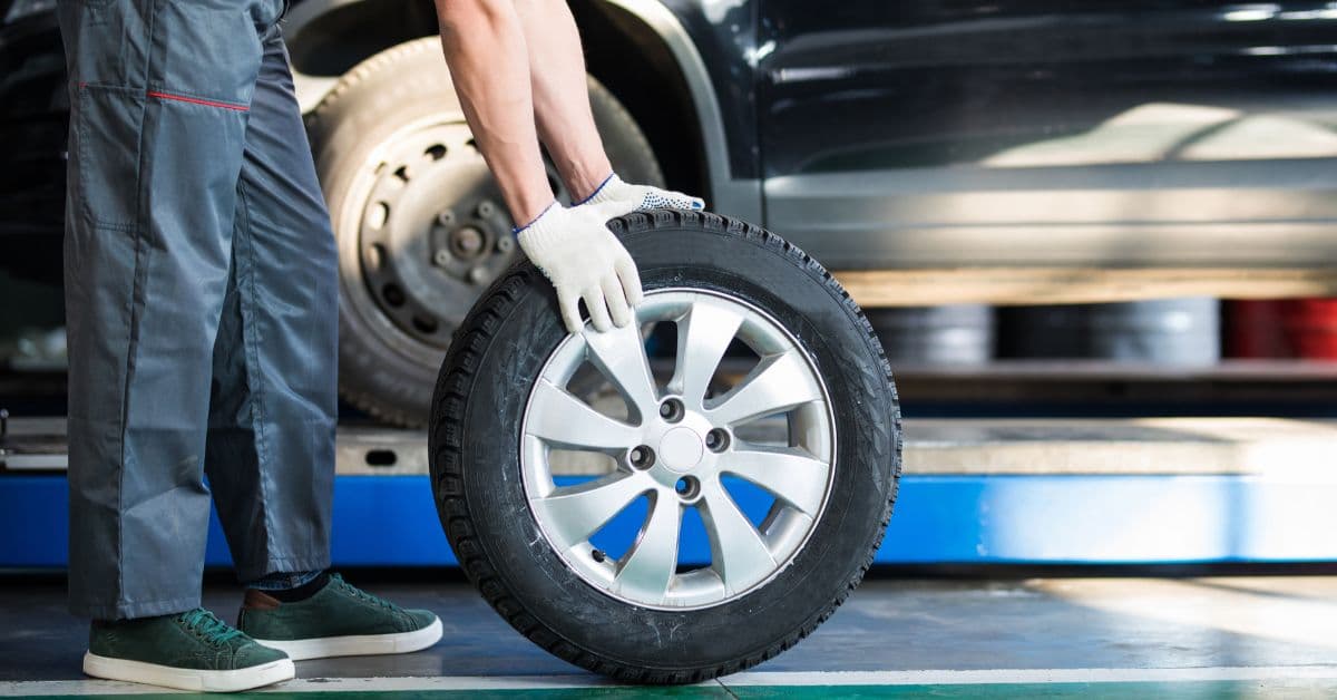 How to Fix a Flat Tire On a Car: 6 Quick Solutions